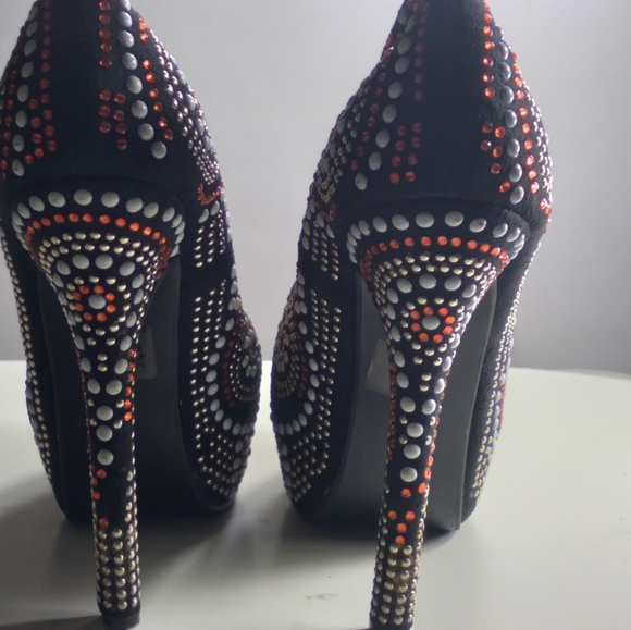 Shoes - Picture 8 of 15